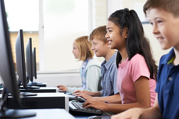elementary students in computer lab