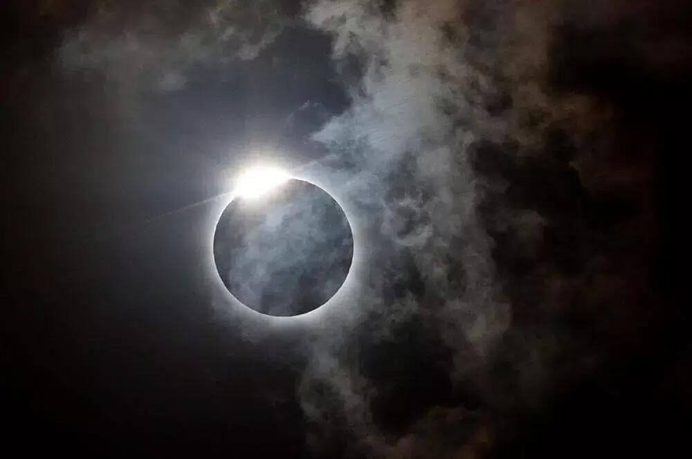 Diamond Ring effect