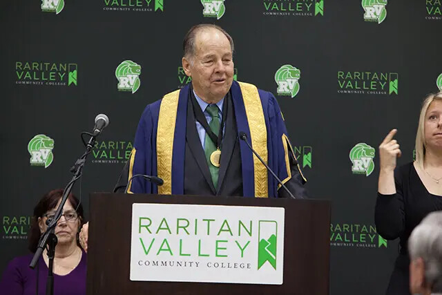 Tom Kean speaking at commencement