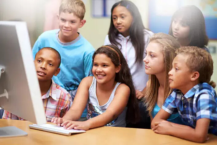 kids gathering around a computer