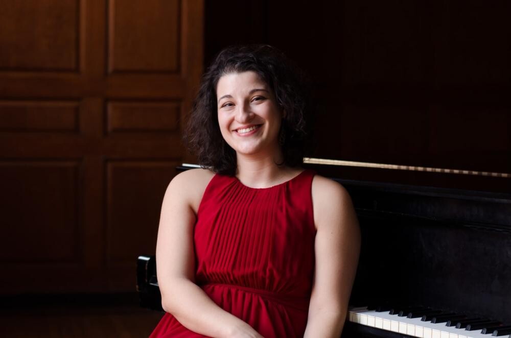 margarita rovenskaya with back toward piano