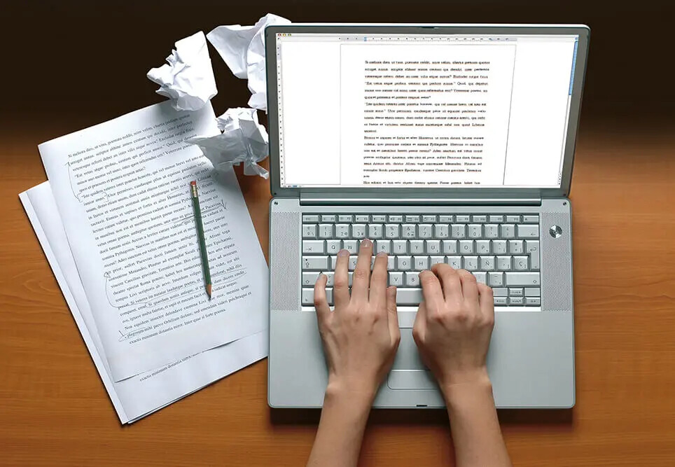 typing on laptap