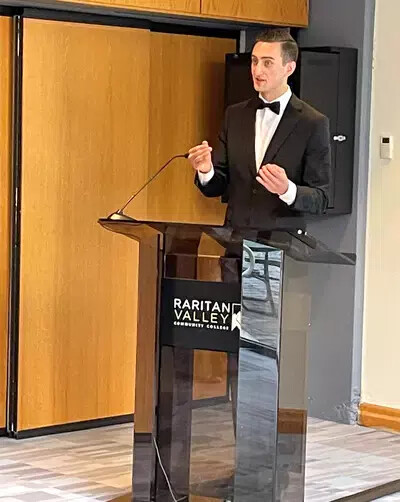 mark den hollander at podium