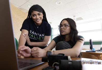 2 female students looking at laptop