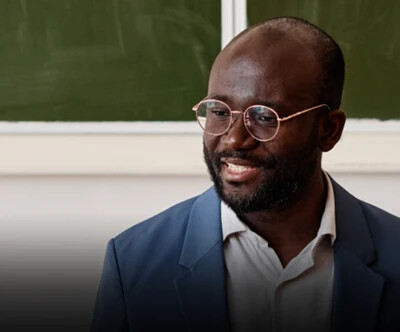 Teacher speaking to a classroom