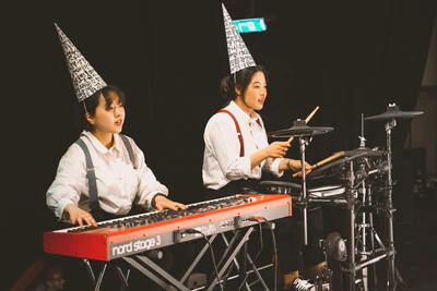 Doodle pop on keyboards and drums