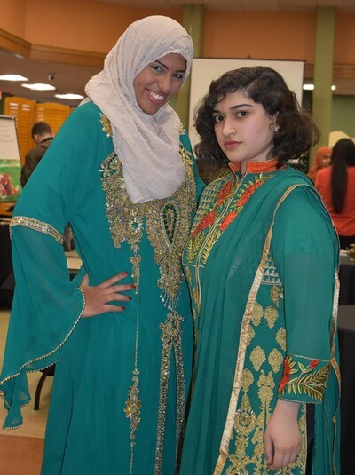 girls at muslim art association show