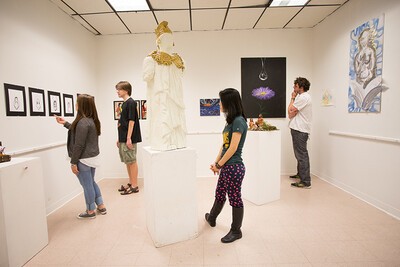 students in art gallery