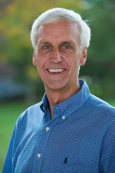 bill klinger in blue shirt