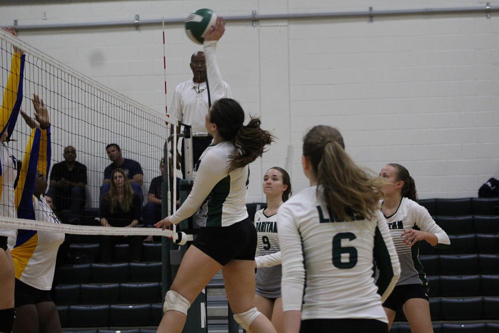 Women’s Volleyball Team Achieves National Top 10 Ranking