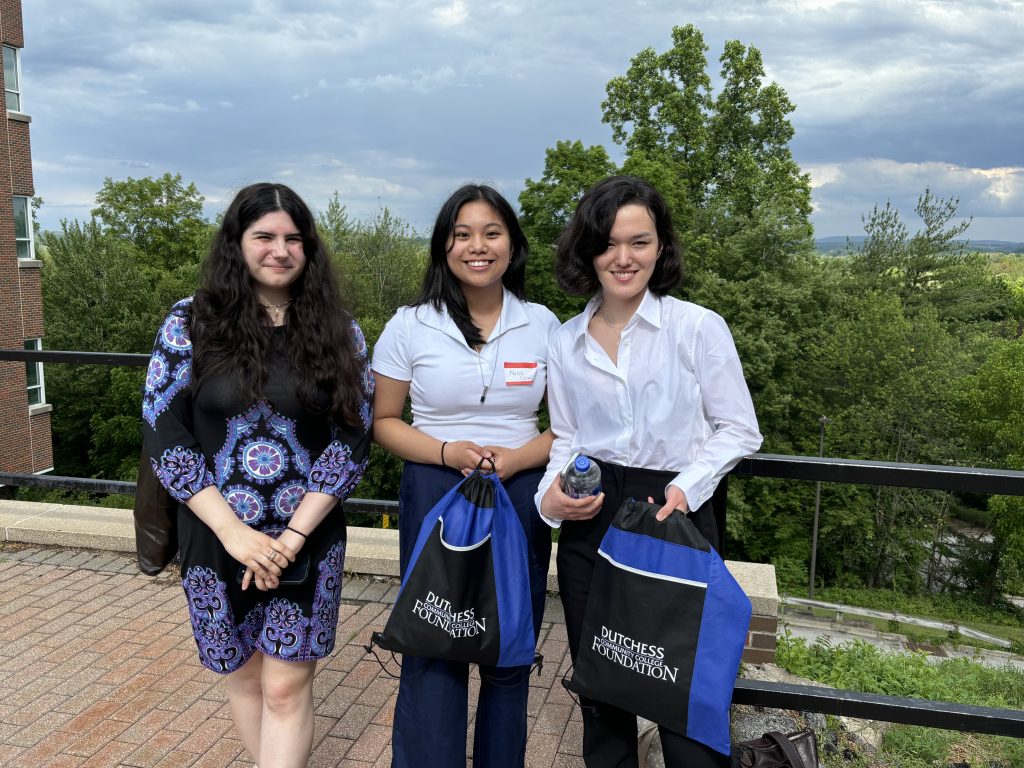 Honors College Students Present Papers at Conference